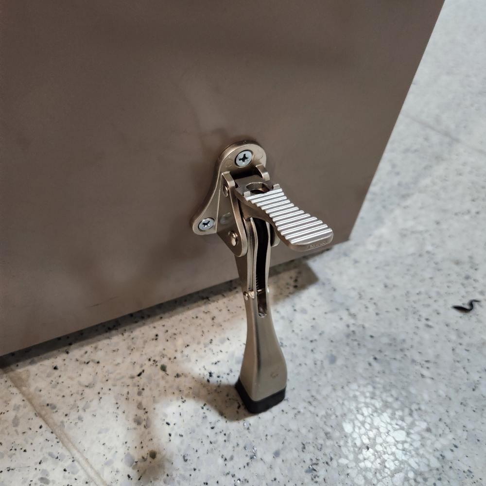 방화문 안전장치 및 말발굽 스토퍼