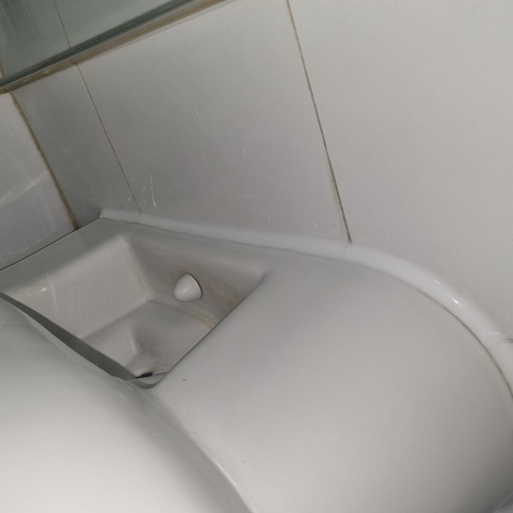 양변기 부품교체 사진입니다